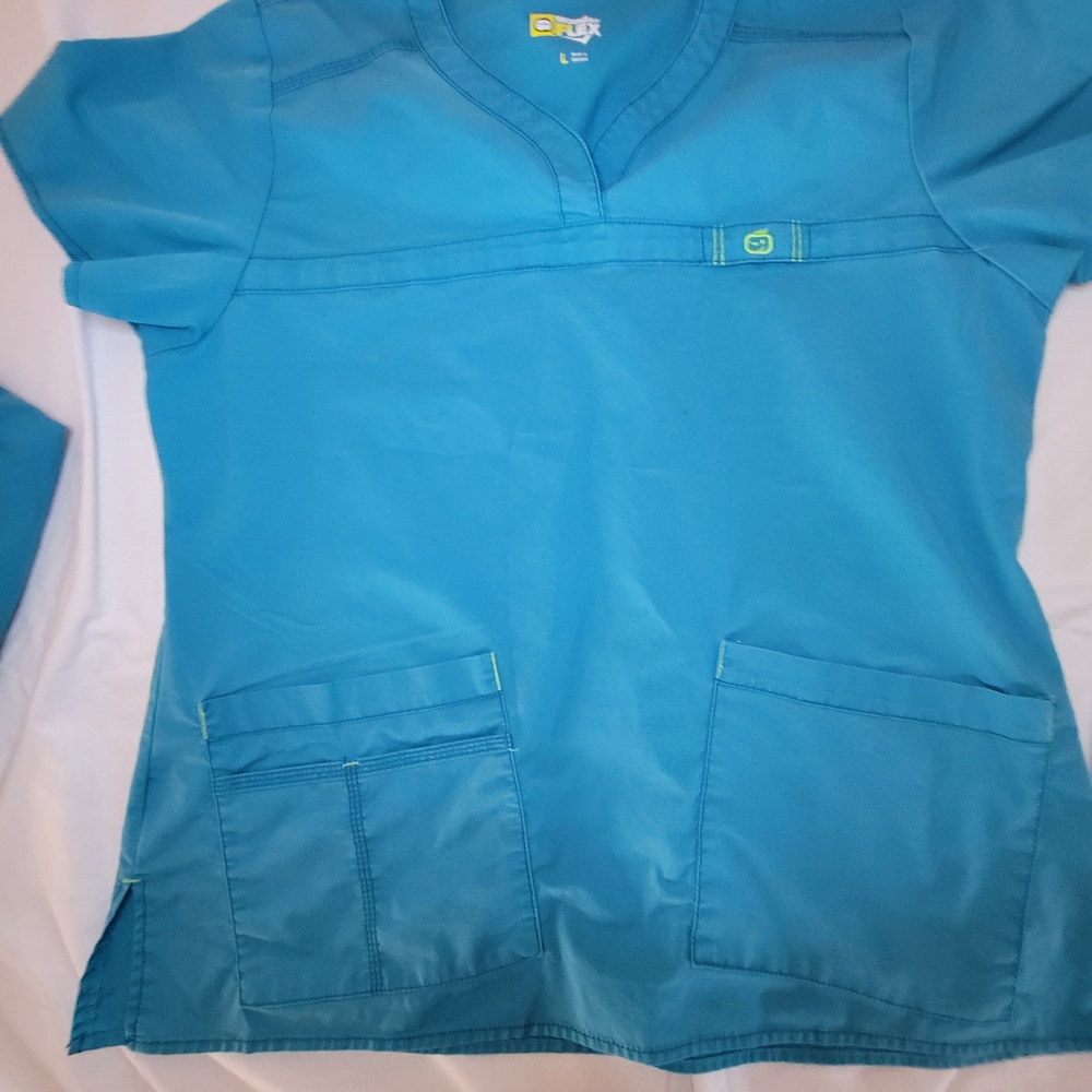 WonderWink Women's Teal Blue Scrub Set, Large top and X-Large Cargo Pant. - Picture 2 of 6